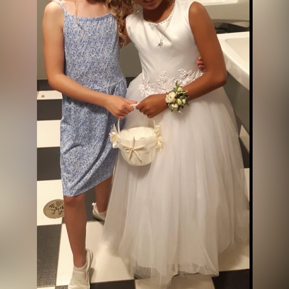 Fancy Kids - White, Size 8, Flower Girl Princess Dress, First Communion Dress - Picture 8 of 9